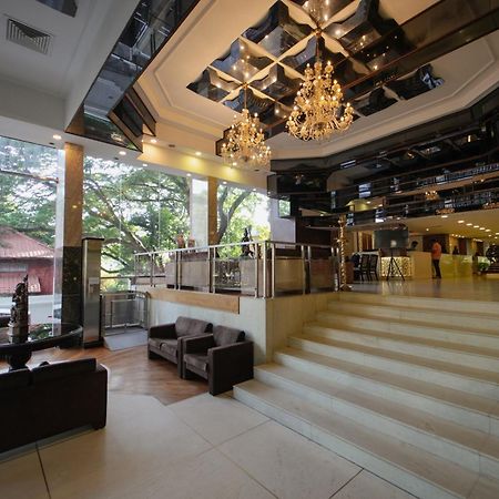The South Park Hotel Thiruvananthapuram Zewnętrze zdjęcie