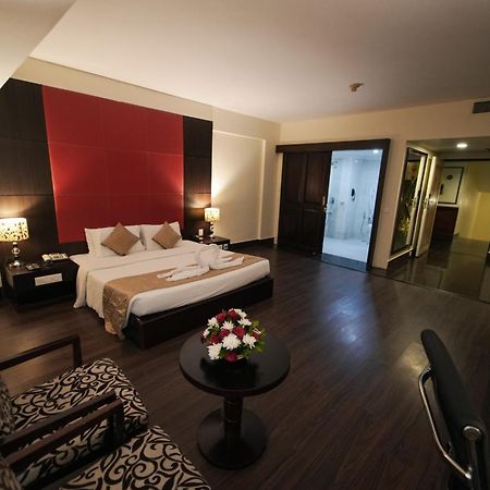 The South Park Hotel Thiruvananthapuram Zewnętrze zdjęcie