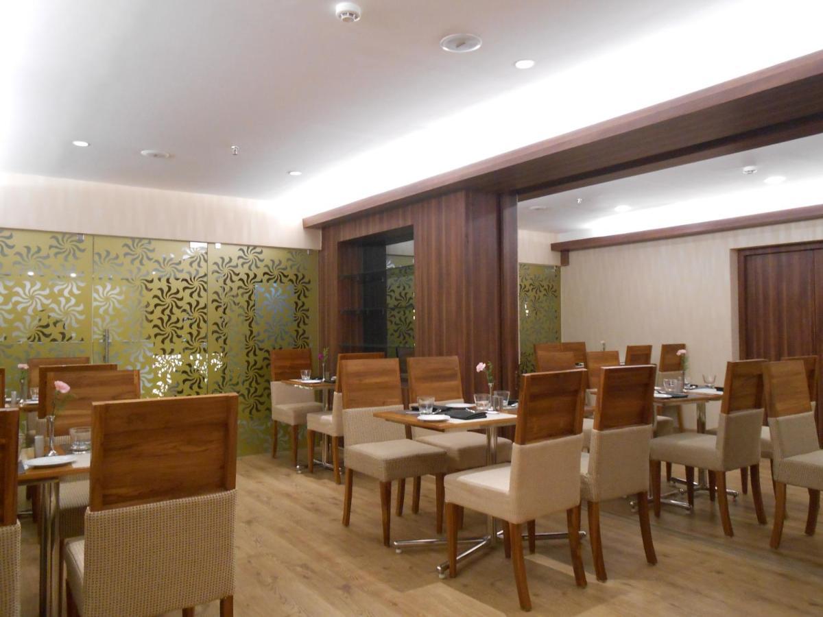The South Park Hotel Thiruvananthapuram Zewnętrze zdjęcie