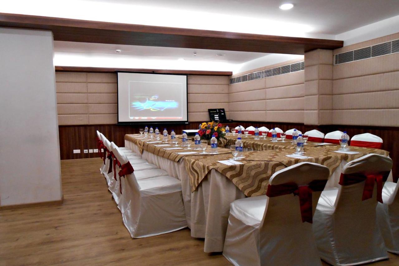 The South Park Hotel Thiruvananthapuram Zewnętrze zdjęcie