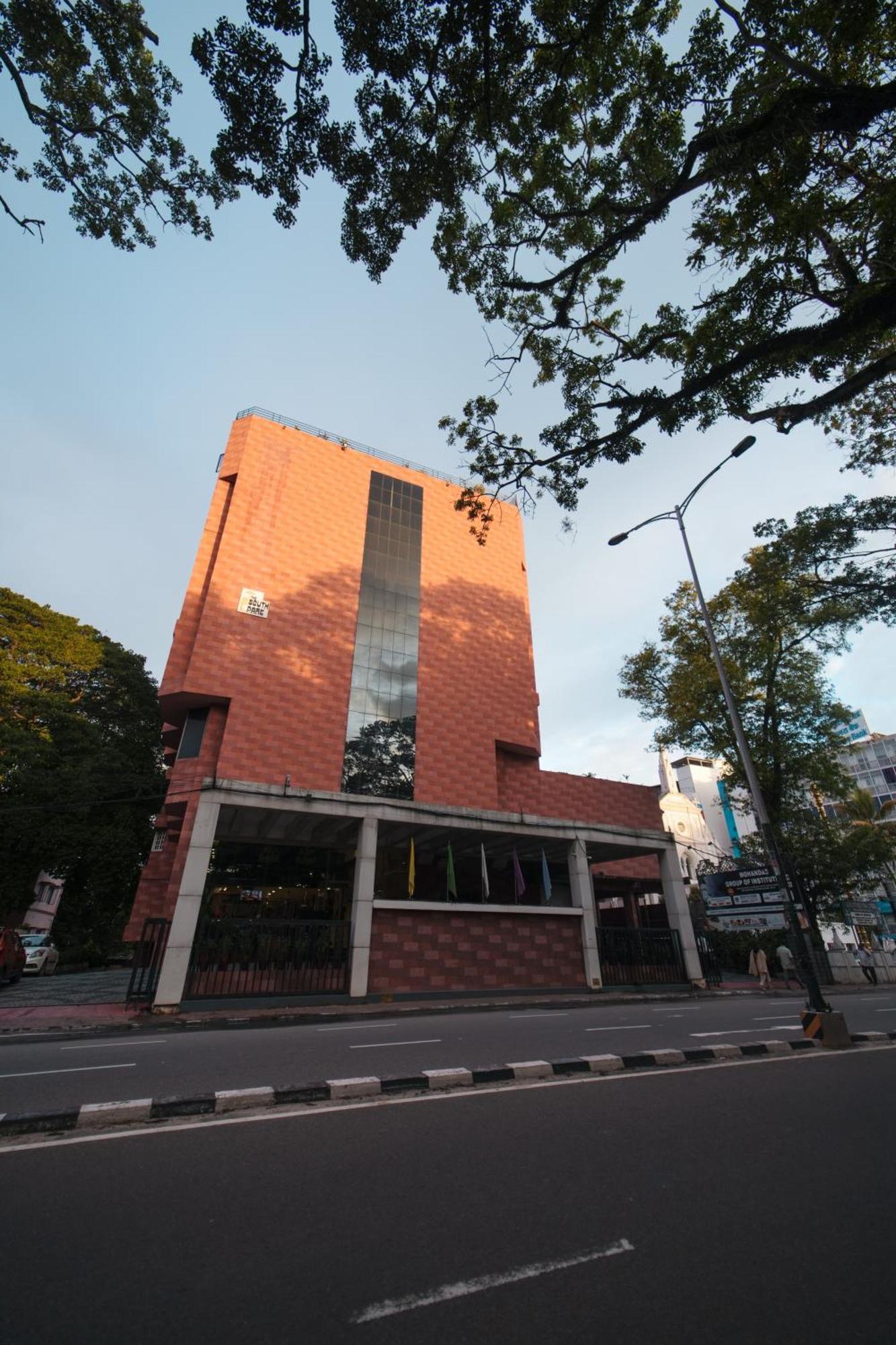 The South Park Hotel Thiruvananthapuram Zewnętrze zdjęcie
