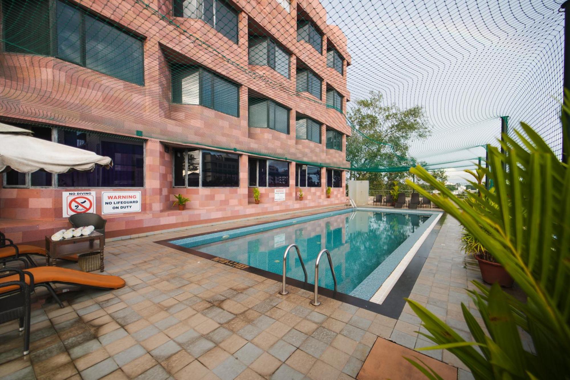 The South Park Hotel Thiruvananthapuram Zewnętrze zdjęcie