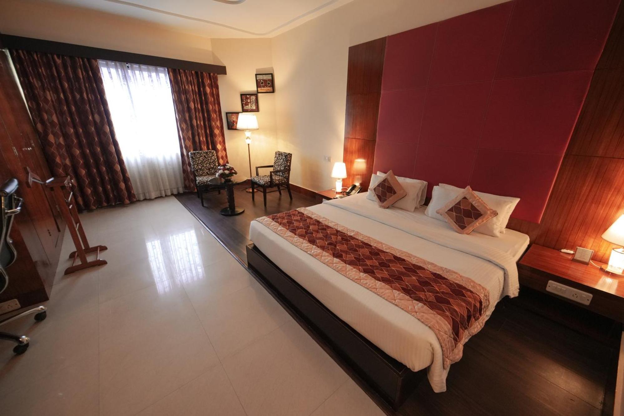 The South Park Hotel Thiruvananthapuram Zewnętrze zdjęcie