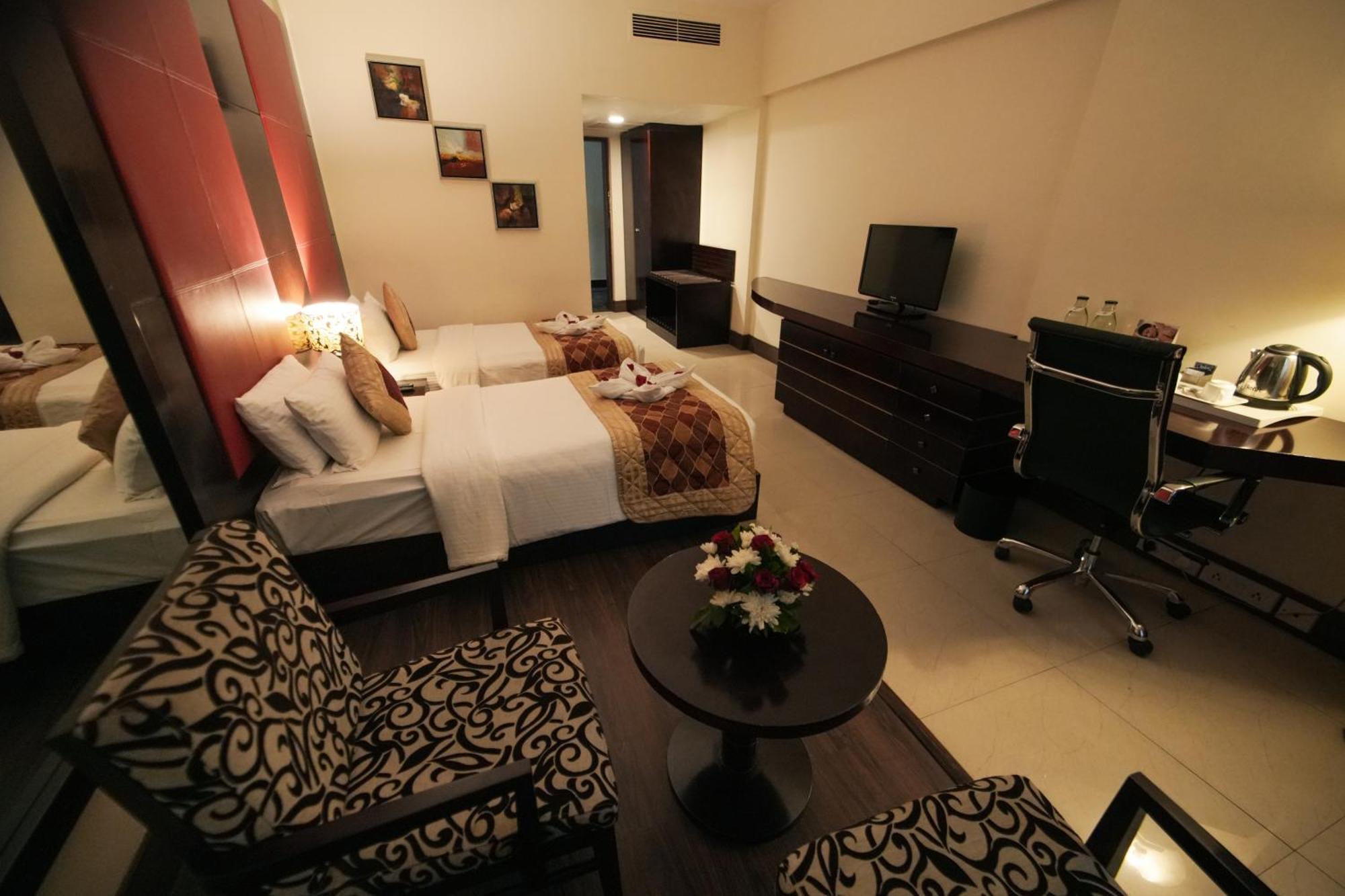 The South Park Hotel Thiruvananthapuram Zewnętrze zdjęcie