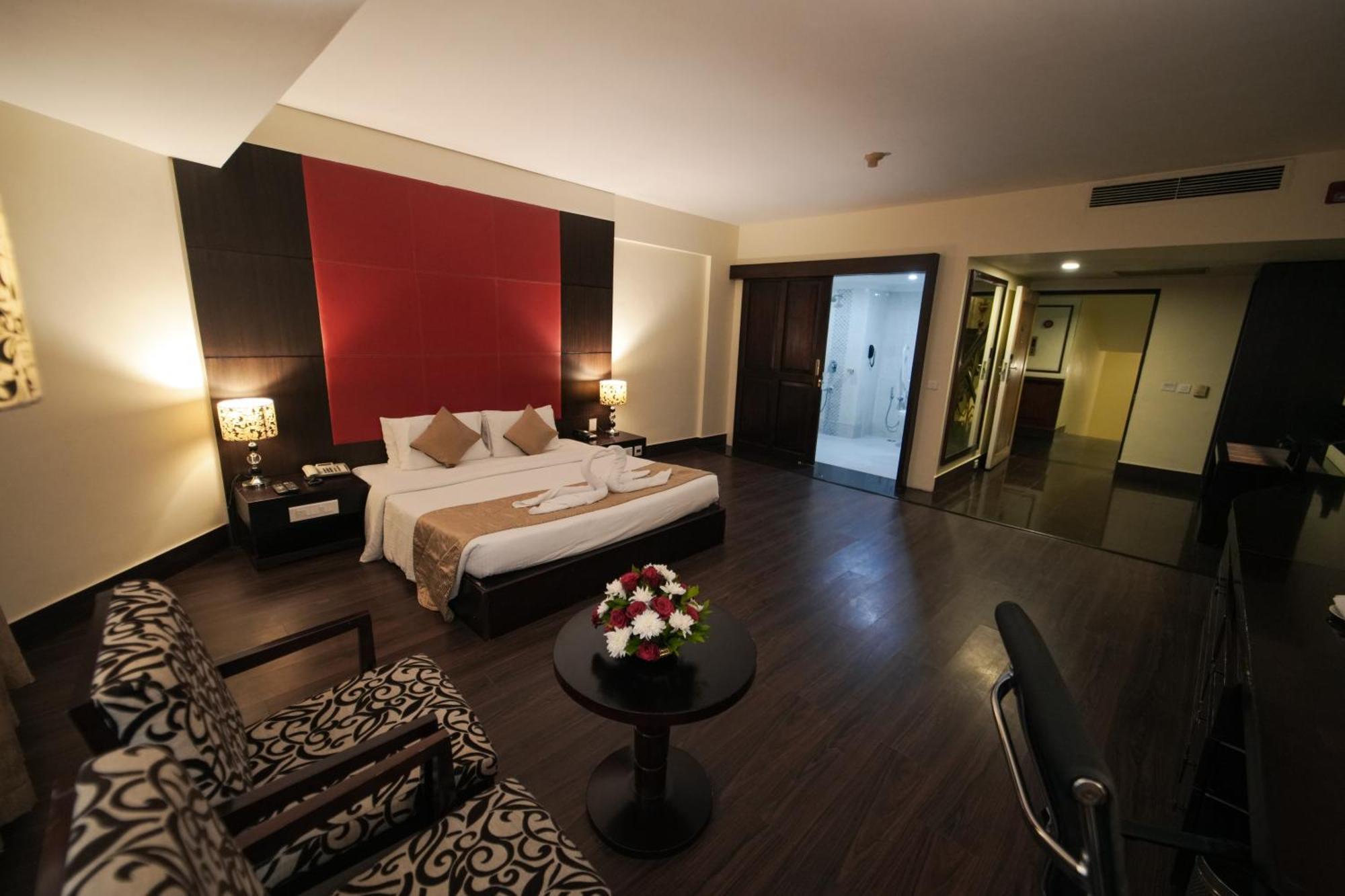 The South Park Hotel Thiruvananthapuram Zewnętrze zdjęcie