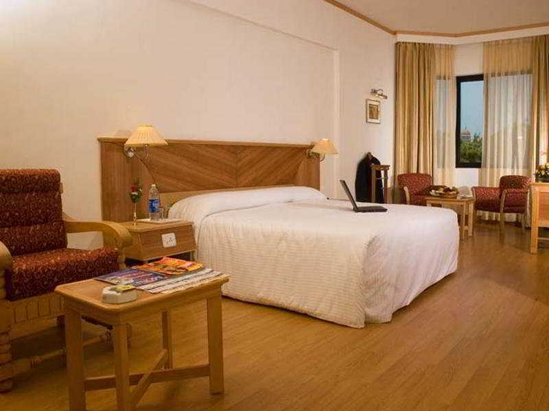 The South Park Hotel Thiruvananthapuram Zewnętrze zdjęcie
