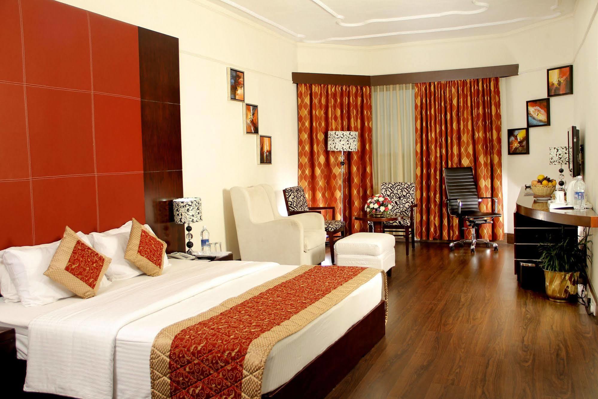 The South Park Hotel Thiruvananthapuram Zewnętrze zdjęcie
