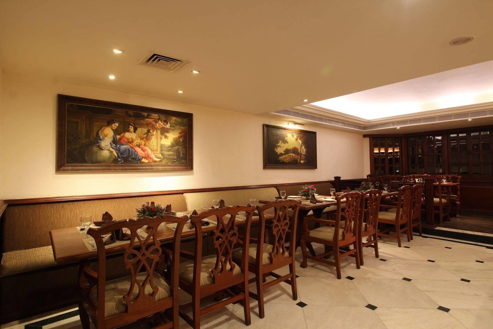 The South Park Hotel Thiruvananthapuram Zewnętrze zdjęcie