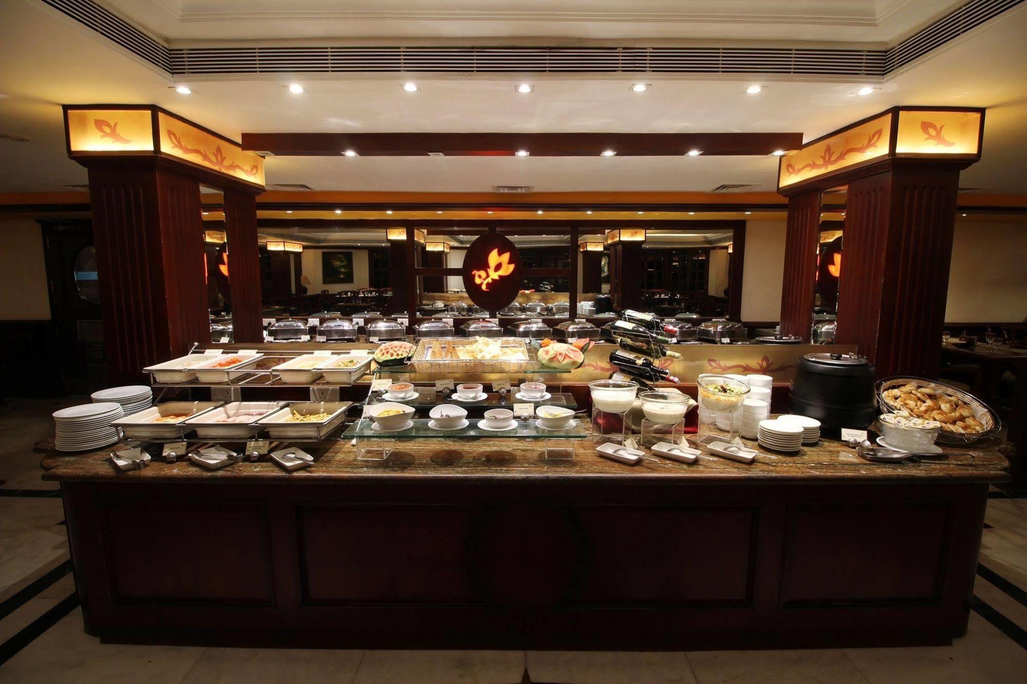 The South Park Hotel Thiruvananthapuram Zewnętrze zdjęcie