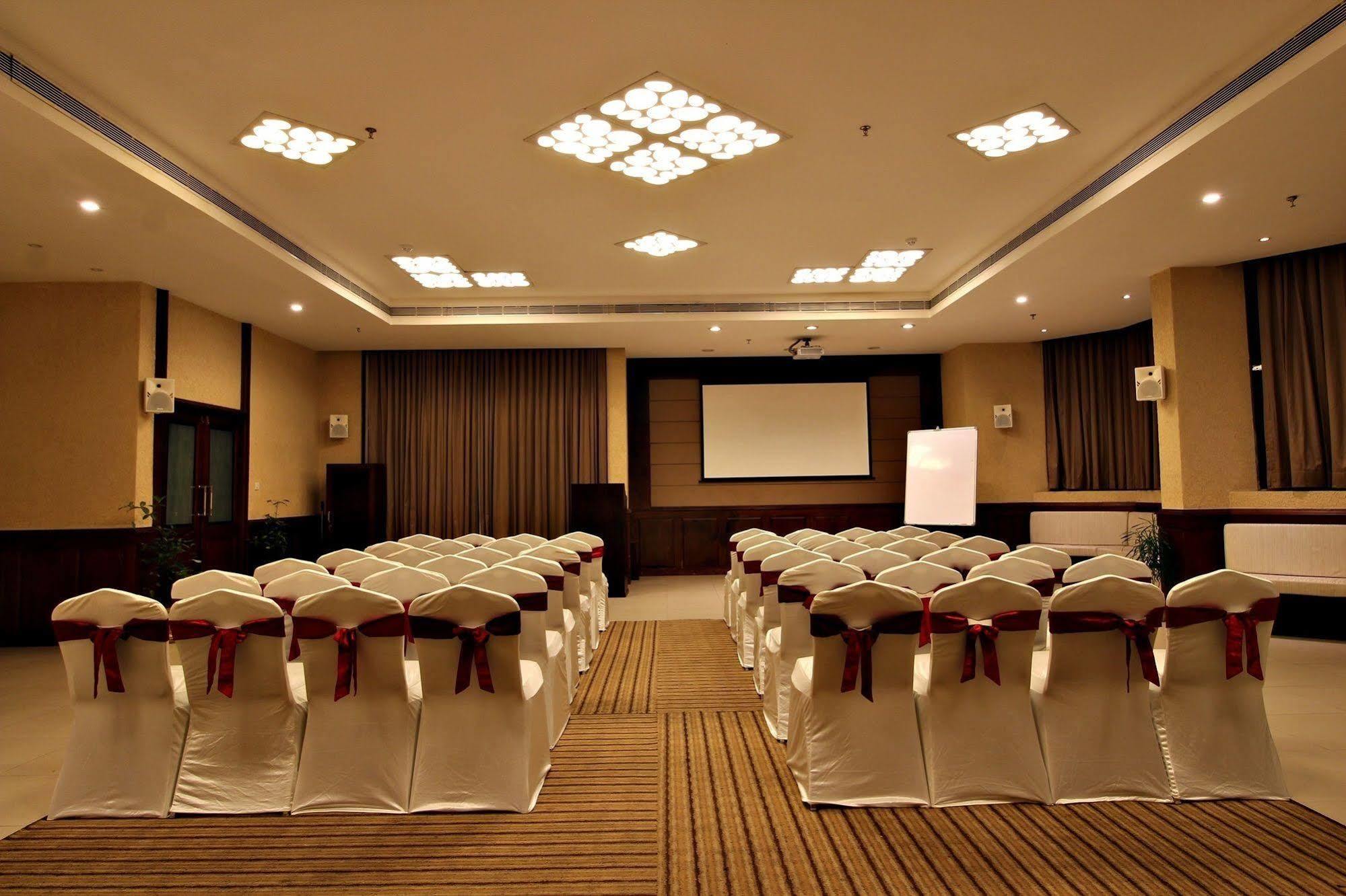 The South Park Hotel Thiruvananthapuram Zewnętrze zdjęcie