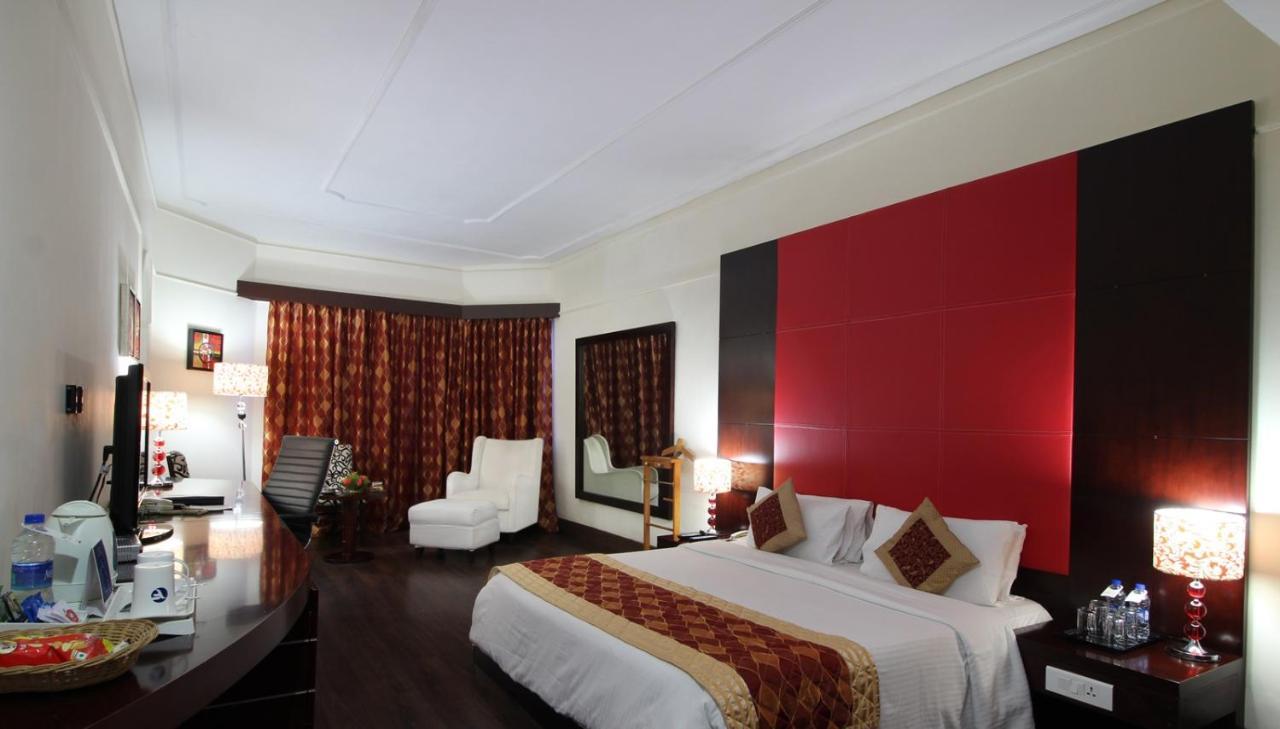 The South Park Hotel Thiruvananthapuram Zewnętrze zdjęcie