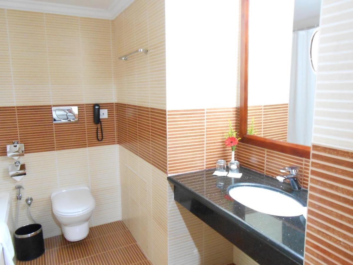 The South Park Hotel Thiruvananthapuram Zewnętrze zdjęcie