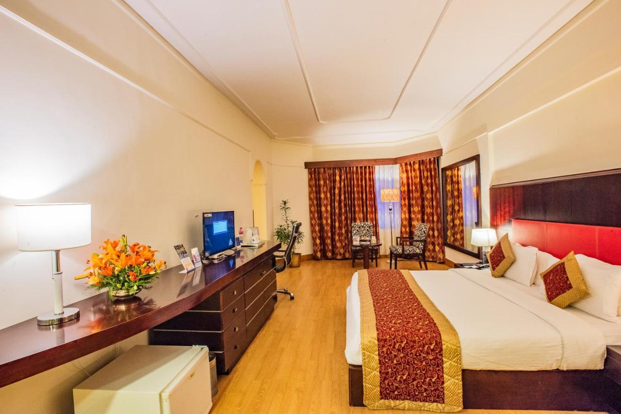 The South Park Hotel Thiruvananthapuram Zewnętrze zdjęcie