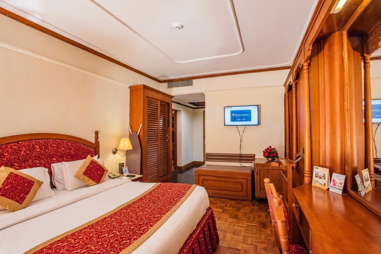 The South Park Hotel Thiruvananthapuram Zewnętrze zdjęcie