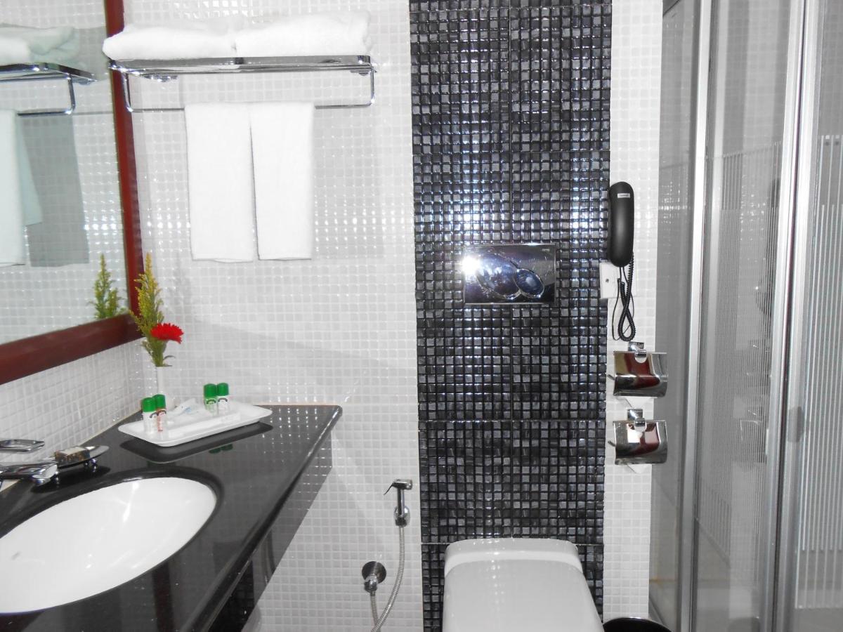 The South Park Hotel Thiruvananthapuram Zewnętrze zdjęcie