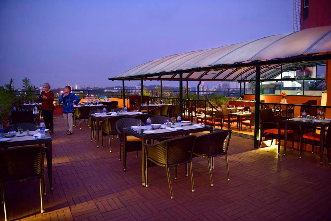The South Park Hotel Thiruvananthapuram Zewnętrze zdjęcie