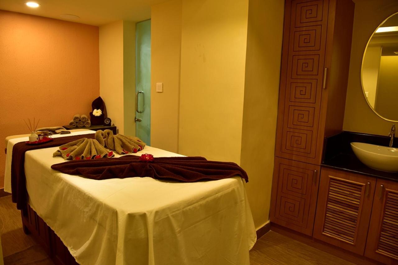 The South Park Hotel Thiruvananthapuram Zewnętrze zdjęcie